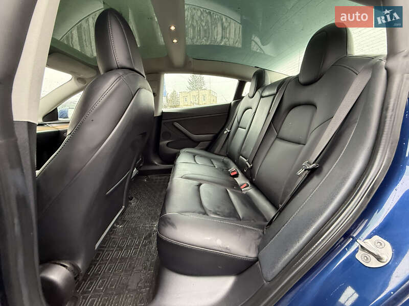Седан Tesla Model 3 2022 в Стрию