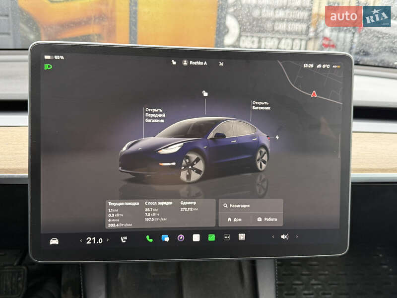 Седан Tesla Model 3 2022 в Стрию
