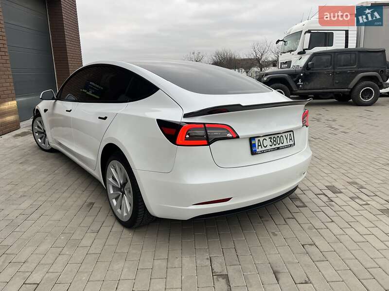 Седан Tesla Model 3 2021 в Луцке