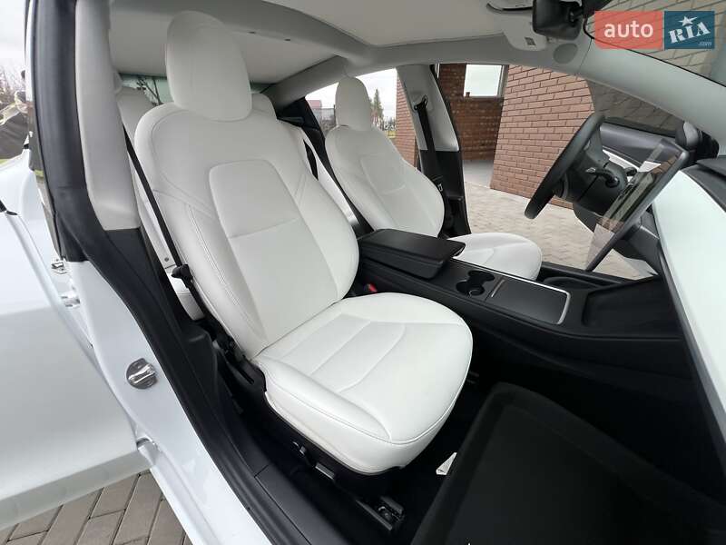 Седан Tesla Model 3 2021 в Луцке