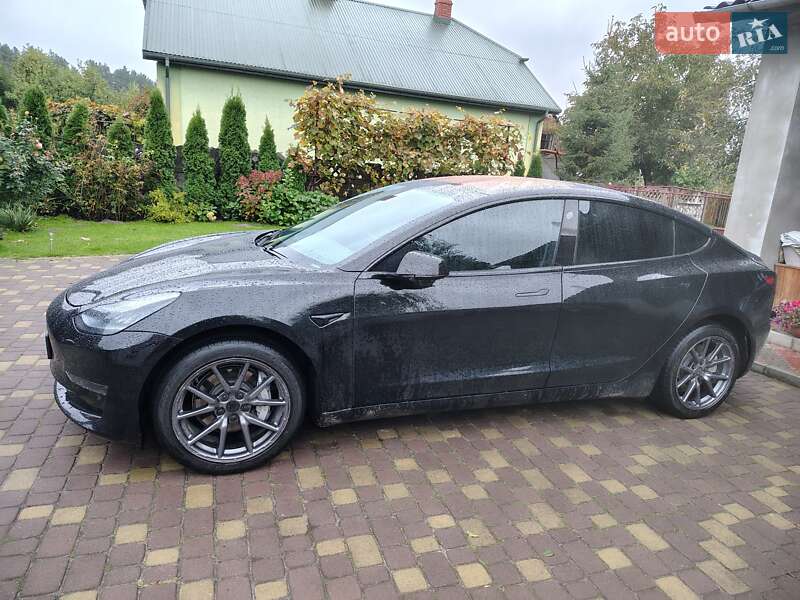 Седан Tesla Model 3 2019 в Львові