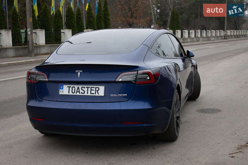 Седан Tesla Model 3 2021 в Києві