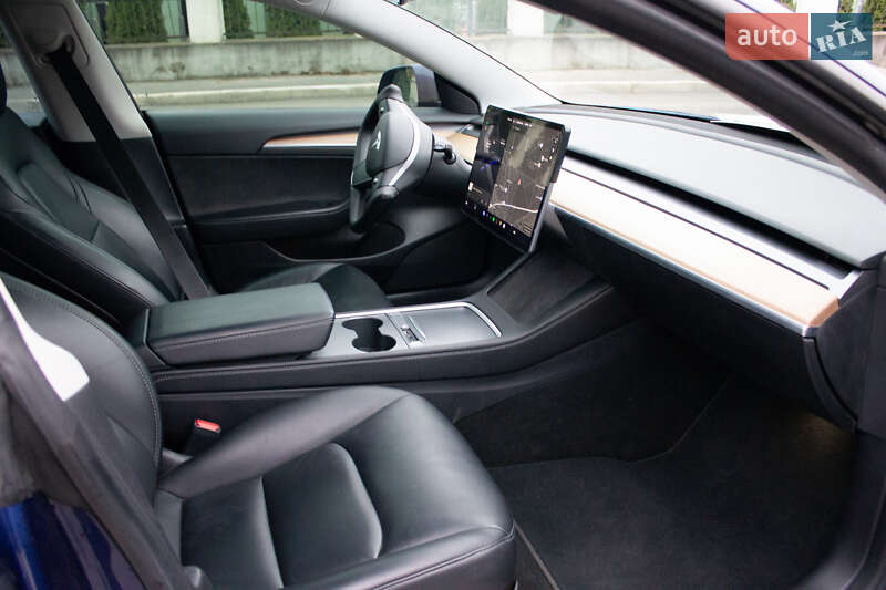 Седан Tesla Model 3 2021 в Києві