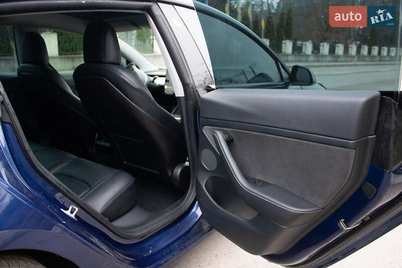 Седан Tesla Model 3 2021 в Києві