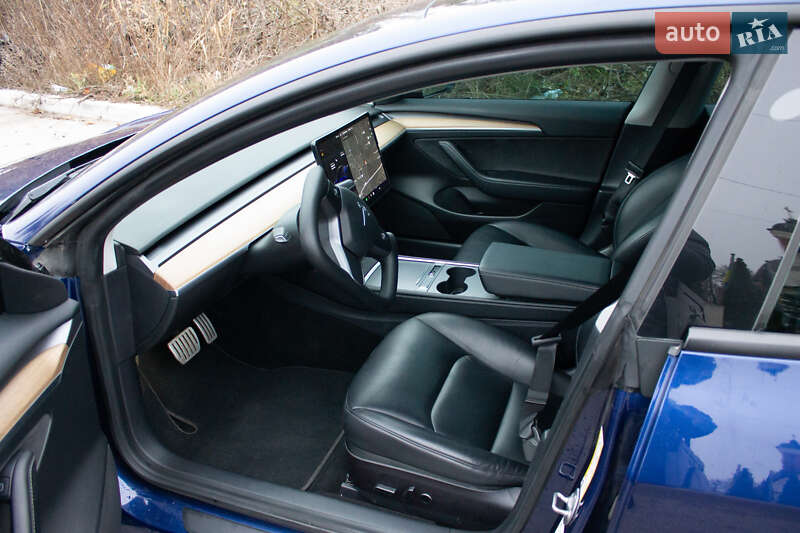 Седан Tesla Model 3 2021 в Києві