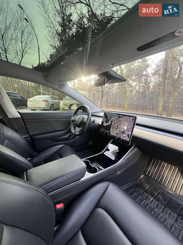 Седан Tesla Model 3 2018 в Киеве фото 12 Седан Tesla Model 3 2018 в Киеве
