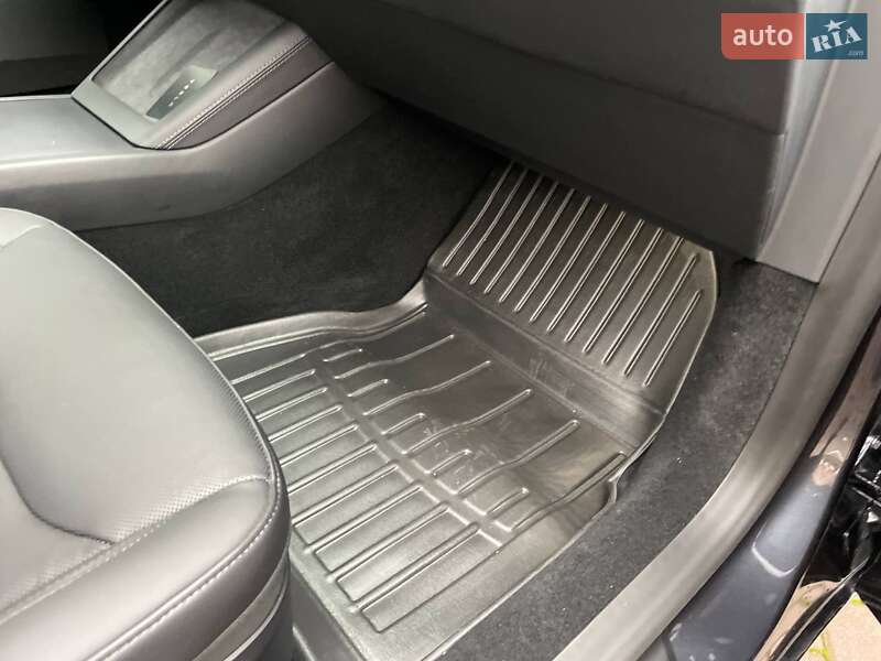 Седан Tesla Model 3 2024 в Києві