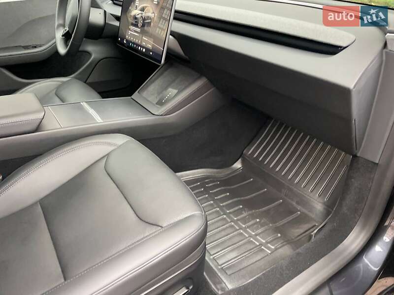 Седан Tesla Model 3 2024 в Києві