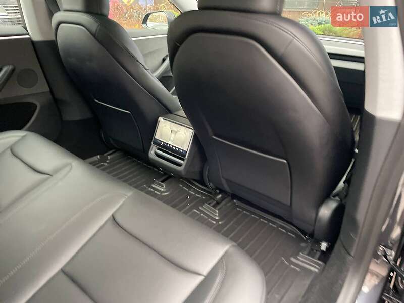 Седан Tesla Model 3 2024 в Києві