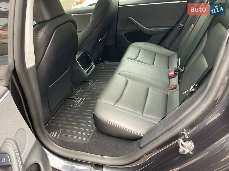 Седан Tesla Model 3 2024 в Києві