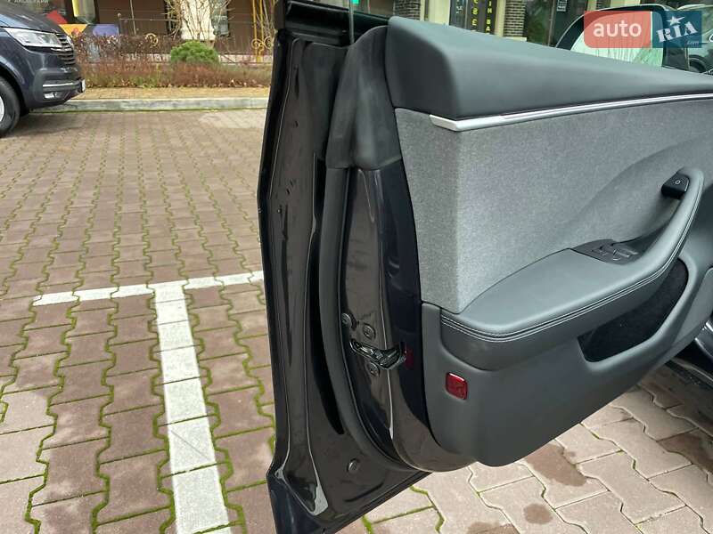 Седан Tesla Model 3 2024 в Києві