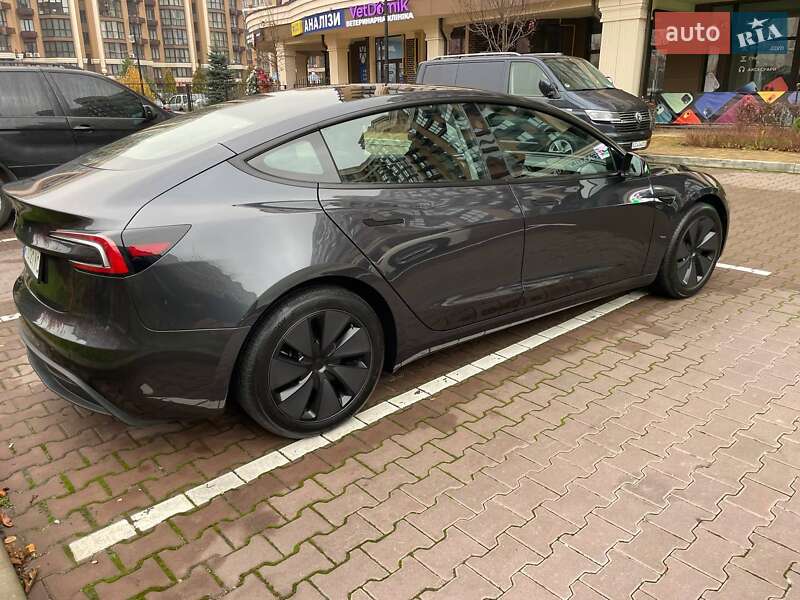 Седан Tesla Model 3 2024 в Києві