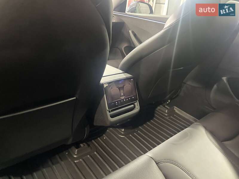 Седан Tesla Model 3 2024 в Києві
