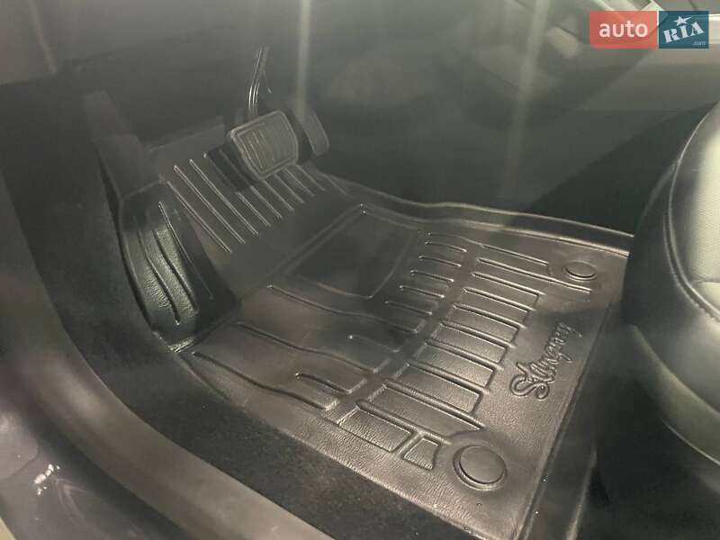 Седан Tesla Model 3 2024 в Києві