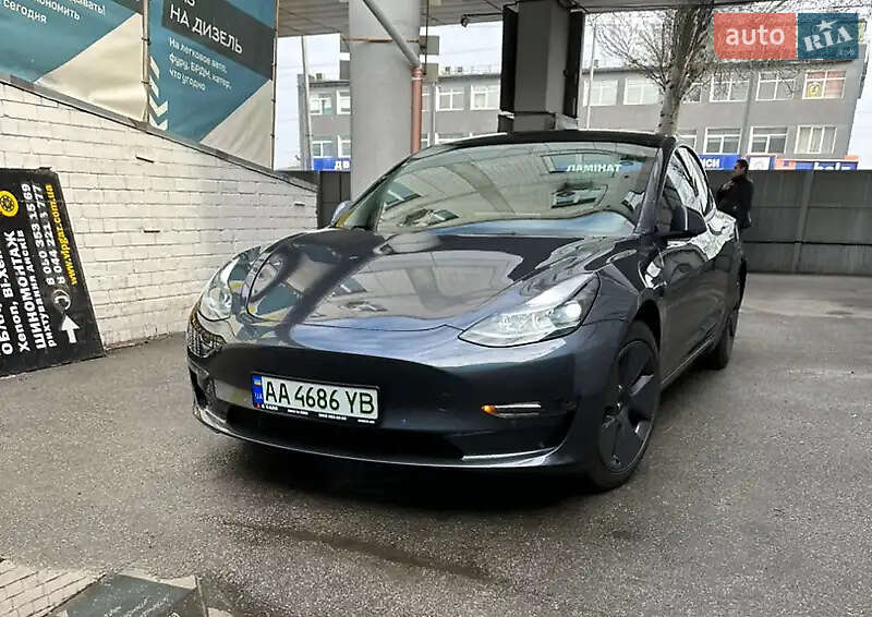 Tesla Model 3 2022