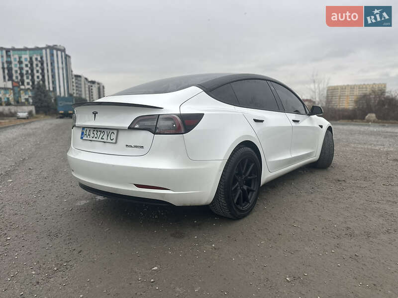 Седан Tesla Model 3 2022 в Киеве