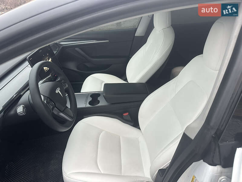 Седан Tesla Model 3 2022 в Киеве