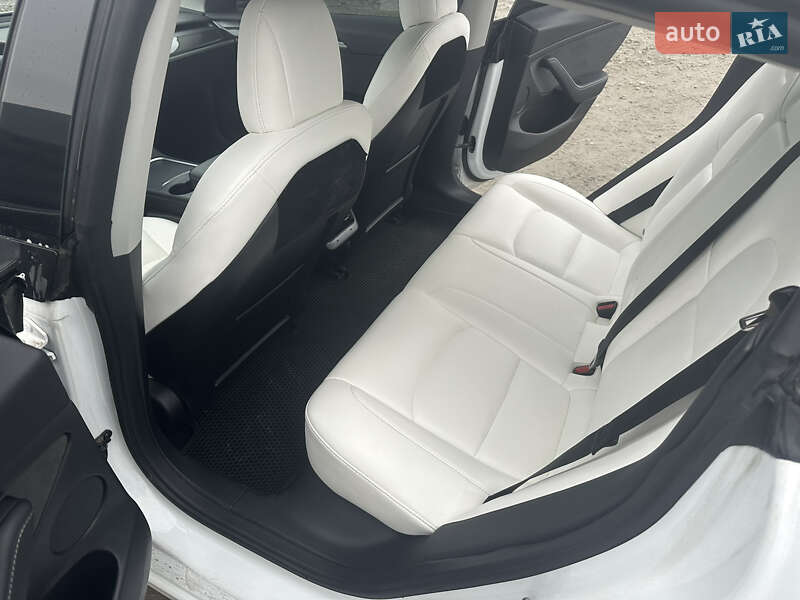 Седан Tesla Model 3 2022 в Киеве