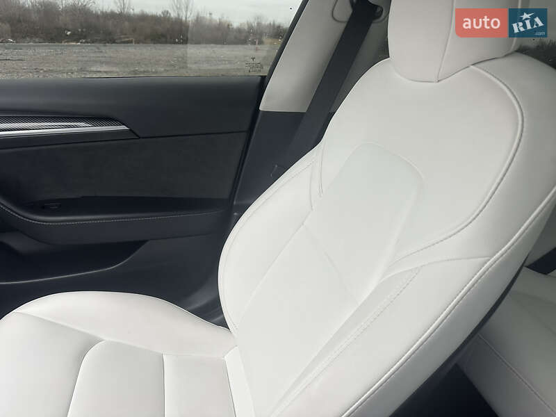 Седан Tesla Model 3 2022 в Киеве