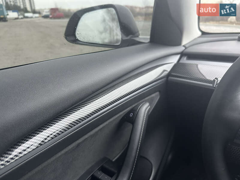 Седан Tesla Model 3 2022 в Киеве