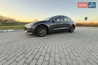 Седан Tesla Model 3 2019 в Дубно