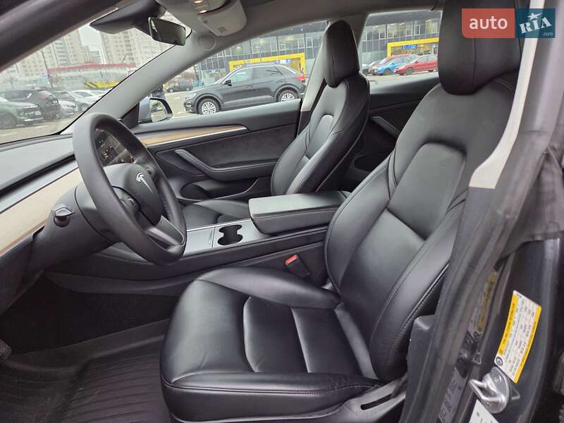 Седан Tesla Model 3 2021 в Киеве