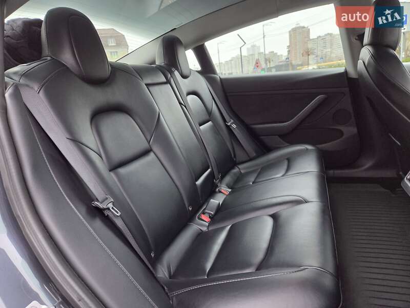 Седан Tesla Model 3 2021 в Киеве