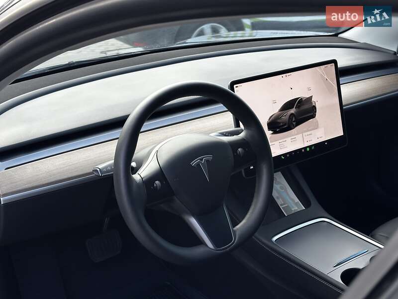 Седан Tesla Model 3 2022 в Львове