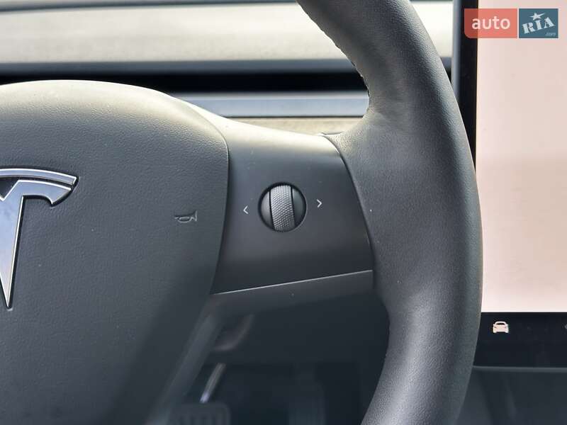 Седан Tesla Model 3 2022 в Львове