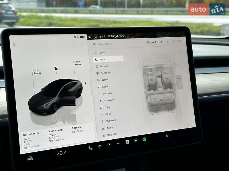 Седан Tesla Model 3 2022 в Львове