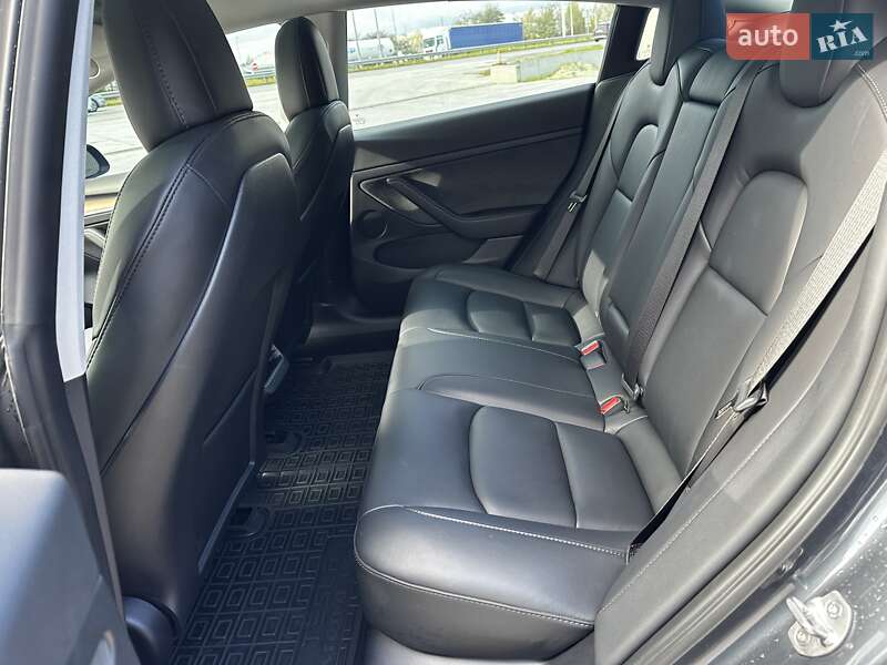 Седан Tesla Model 3 2022 в Львове