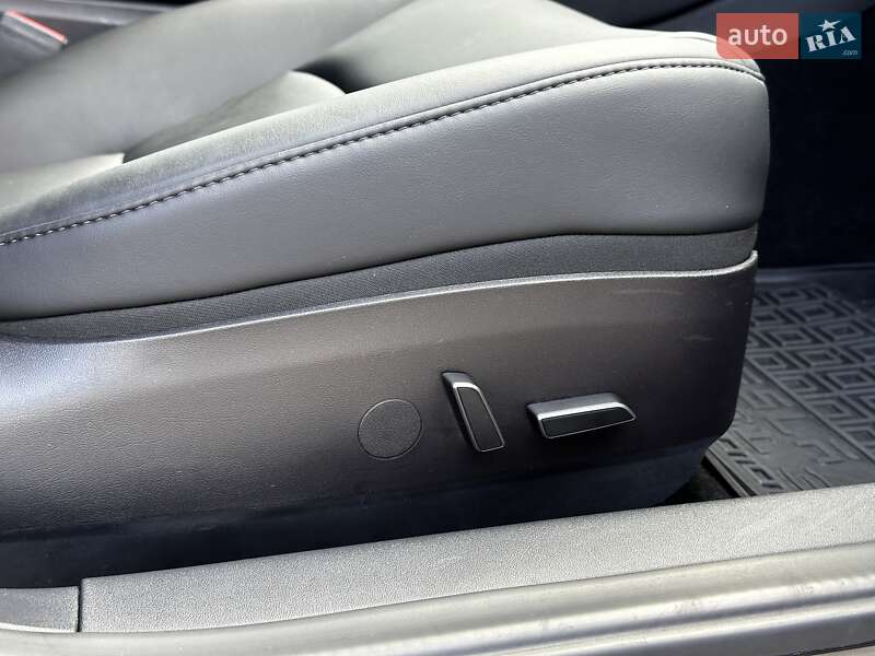 Седан Tesla Model 3 2022 в Львове