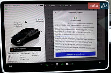 Седан Tesla Model 3 2022 в Киеве