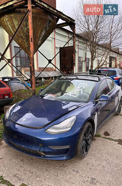 Седан Tesla Model 3 2020 в Стрию