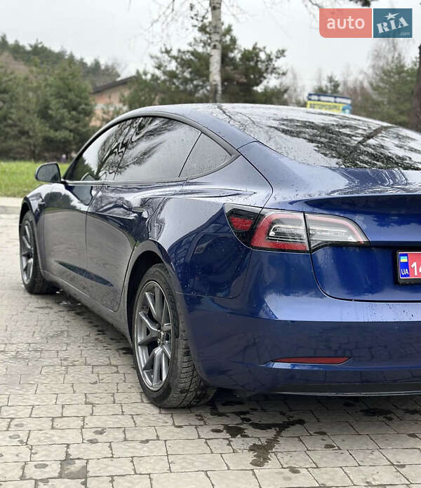 Седан Tesla Model 3 2021 в Львові
