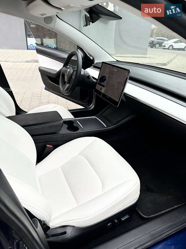 Седан Tesla Model 3 2021 в Львові