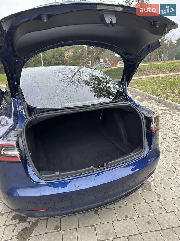 Седан Tesla Model 3 2021 в Львові