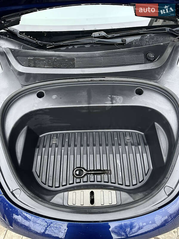 Седан Tesla Model 3 2021 в Львові