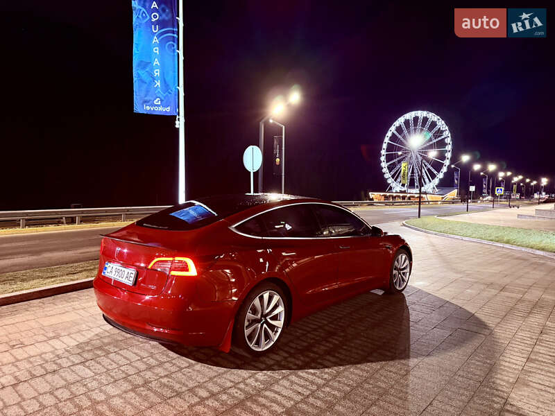 Седан Tesla Model 3 2018 в Черкассах