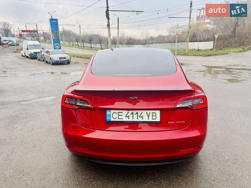 Седан Tesla Model 3 2019 в Черновцах