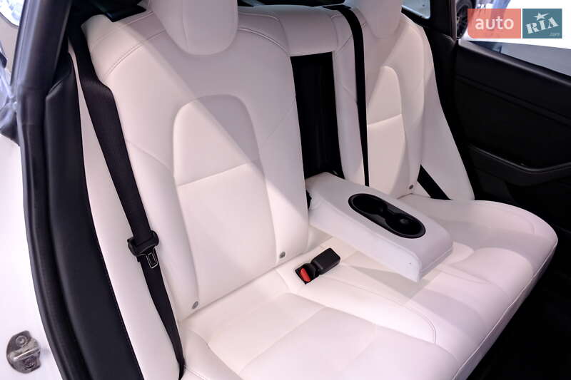 Седан Tesla Model 3 2022 в Одессе