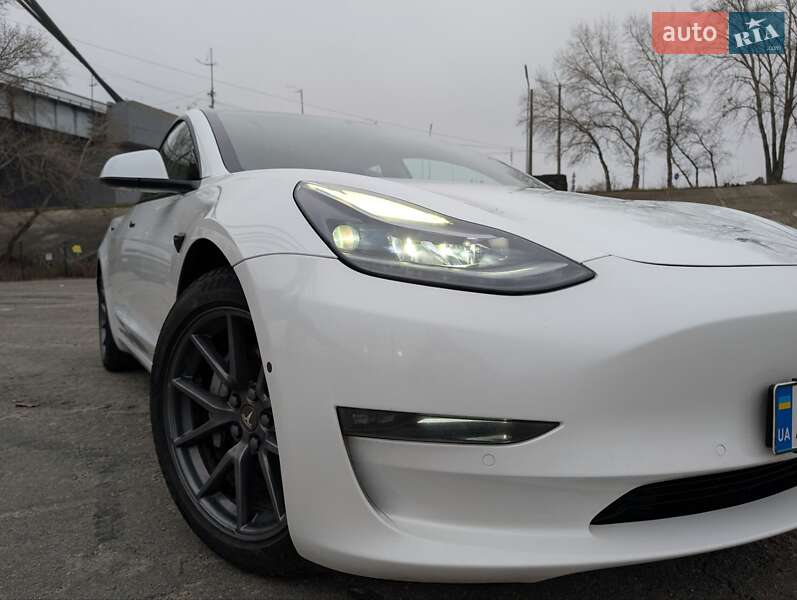 Седан Tesla Model 3 2022 в Киеве