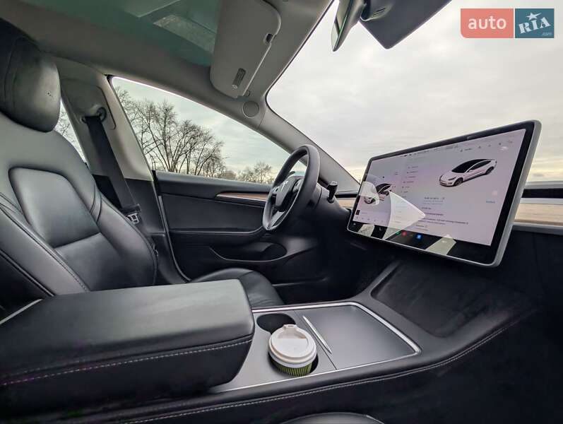 Седан Tesla Model 3 2022 в Киеве