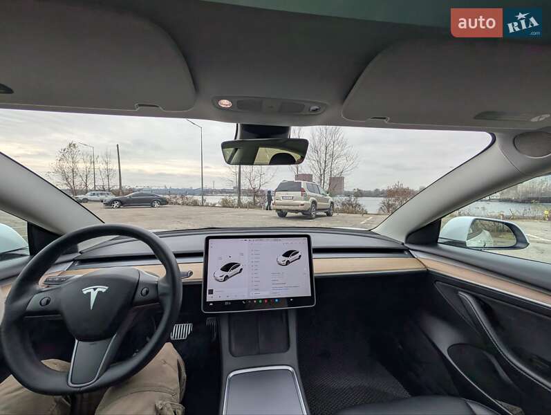 Седан Tesla Model 3 2022 в Киеве