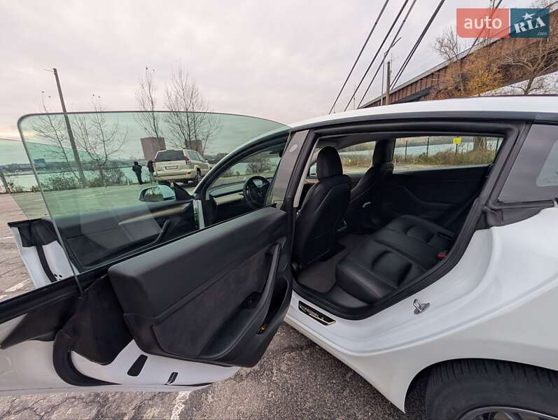 Седан Tesla Model 3 2022 в Киеве