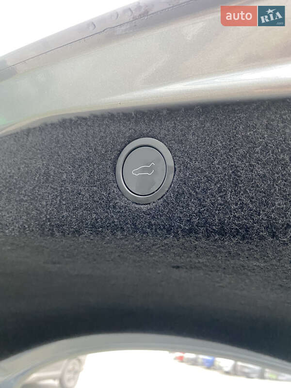 Седан Tesla Model 3 2024 в Киеве