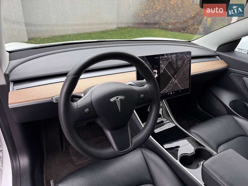 Седан Tesla Model 3 2020 в Днепре