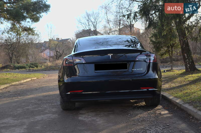 Седан Tesla Model 3 2021 в Трускавце