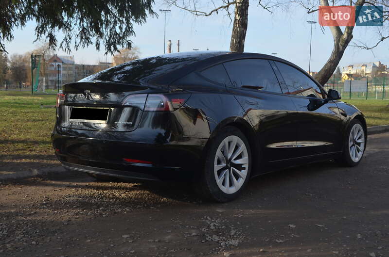 Седан Tesla Model 3 2021 в Трускавце