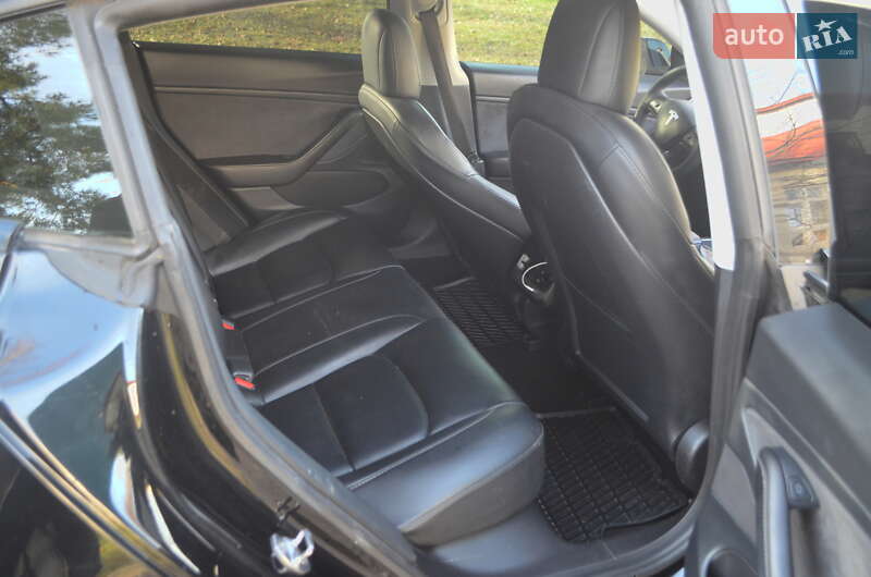 Седан Tesla Model 3 2021 в Трускавце